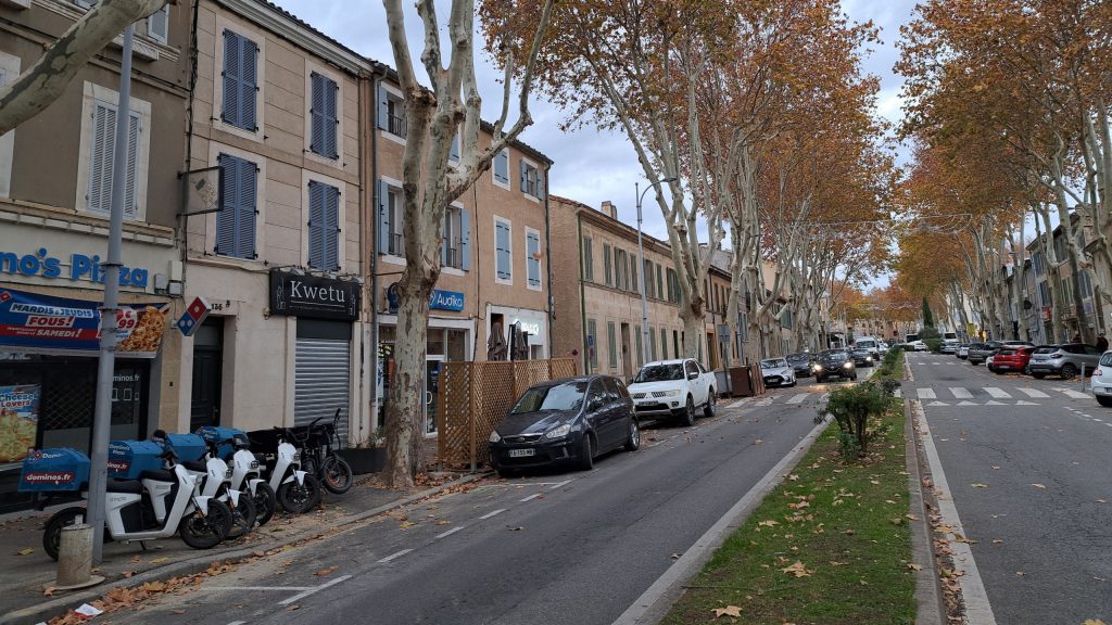 Quartiers à éviter à Salon-de-Provence : Le guide honnête allées de craponne