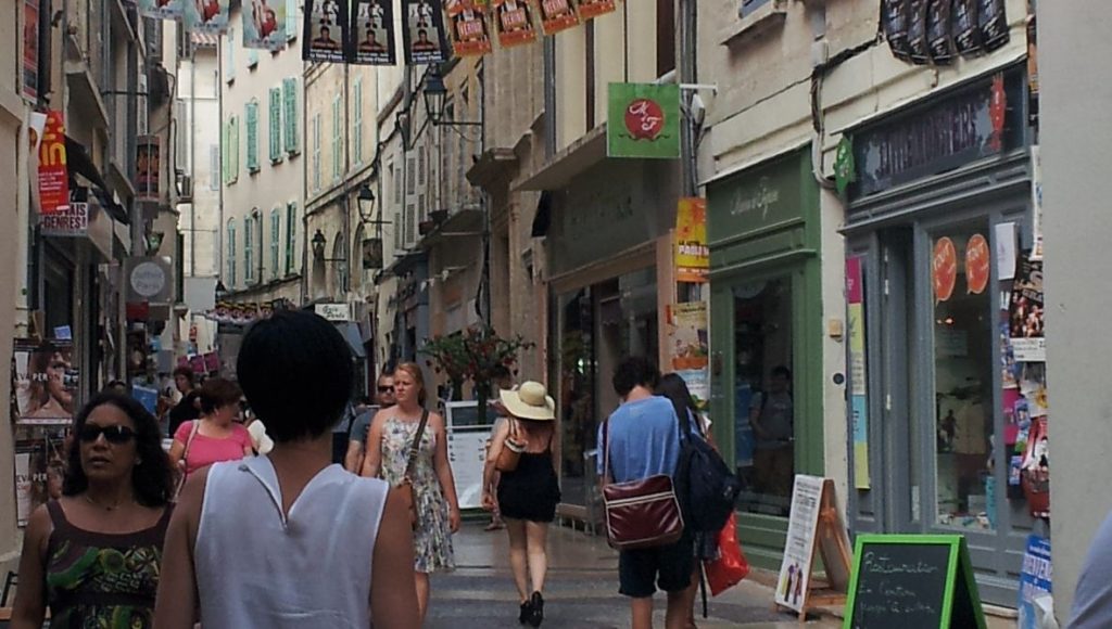Guide (honnête) des quartiers à éviter à Avignon en 2026 avignon