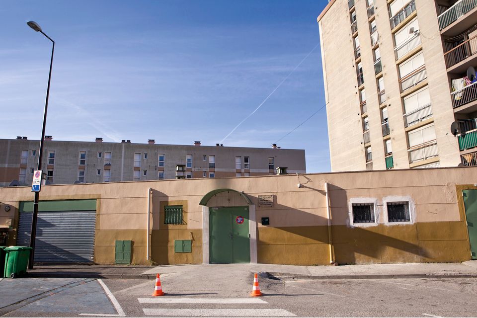 Guide (honnête) des quartiers à éviter à Avignon en 2026 avignon reine jeanne